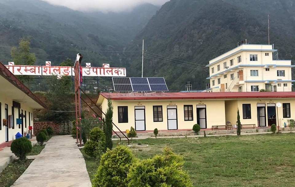 दोरम्बा शैलुङको टोकरपुरमा पहिरोले बस्ती जोखिममा, स्थानीय त्रसित