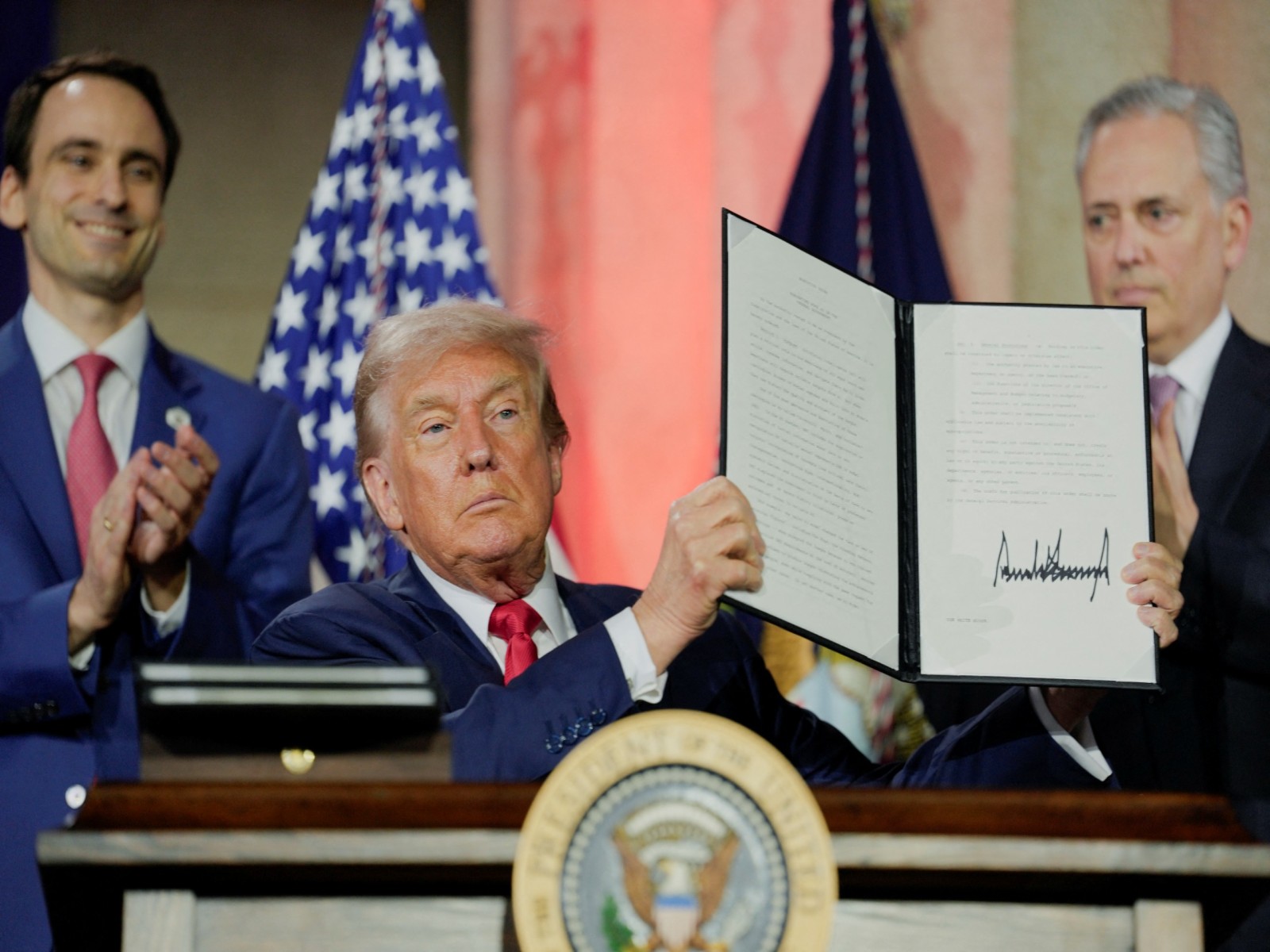 एआईमा आधारित वैज्ञानिक खोजलाई अघि बढाउन ट्रम्पद्वारा ‘जेनेसिस मिसन’ शुभारम्भ