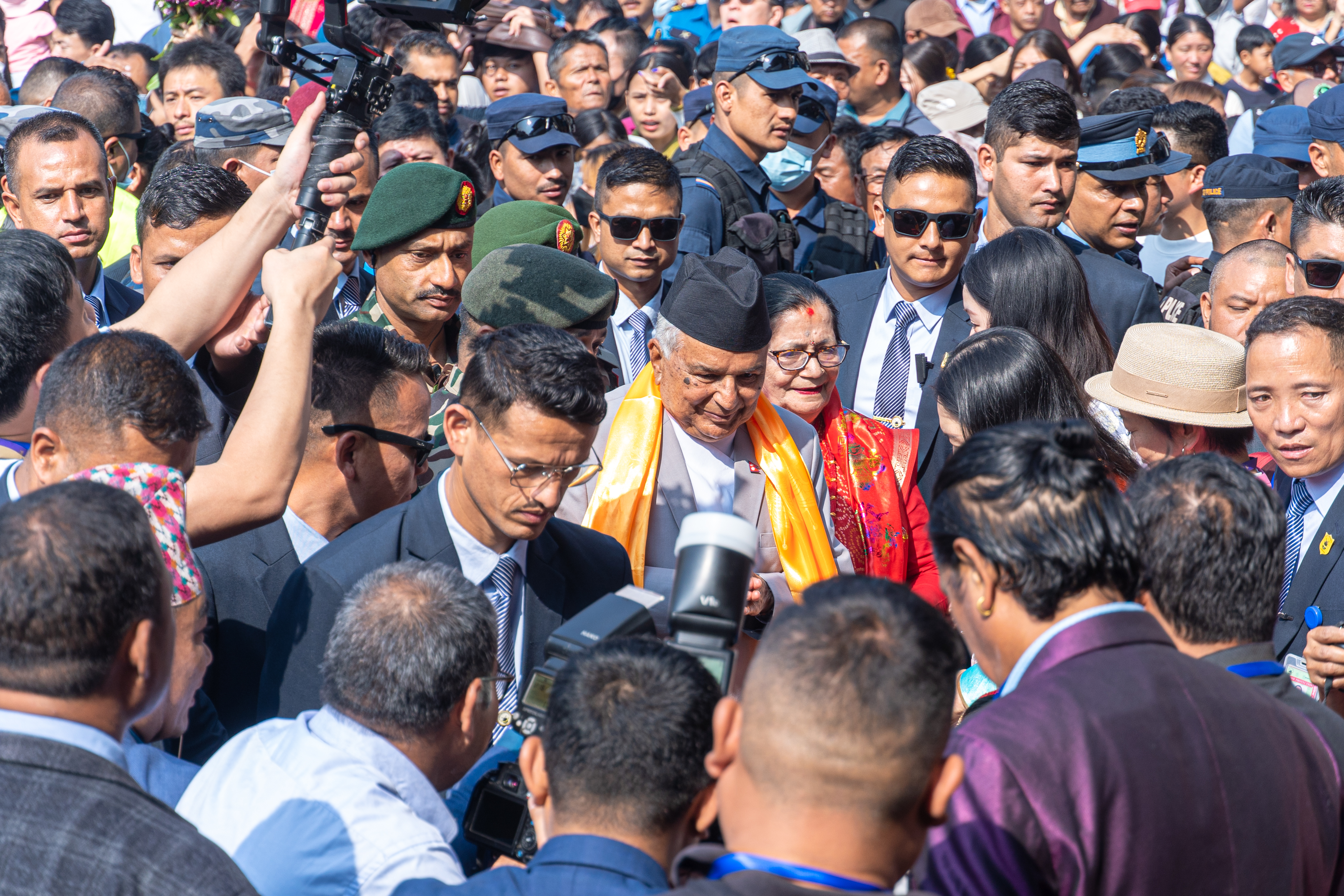 राष्ट्रपति पौडेल दम्पत्ती बौद्धनाथमा, महाचैत्यको परिक्रमा गर्दै अस्तुधातु दर्शन