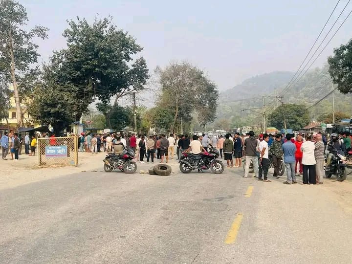 मकवानपुरमा बस र म्याजिक भ्यान ठोक्किँदा एक जनाको मृत्यु