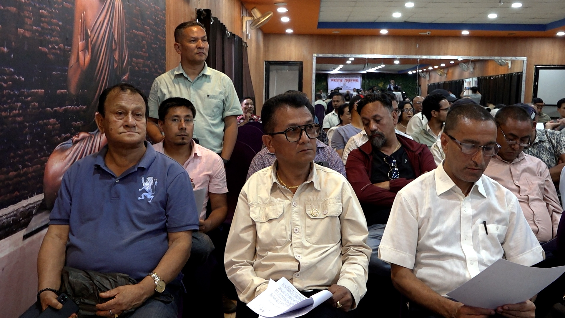 सुनमा लगाइएको विलासी कर खारेज गर्न प्रधानमन्त्रीको ध्यानाकर्षण
