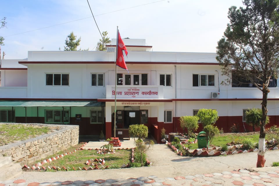 रसुवागढी भन्सार कार्यालयको यार्डमा फसेका ९ जनाको सकुसल उद्धार
