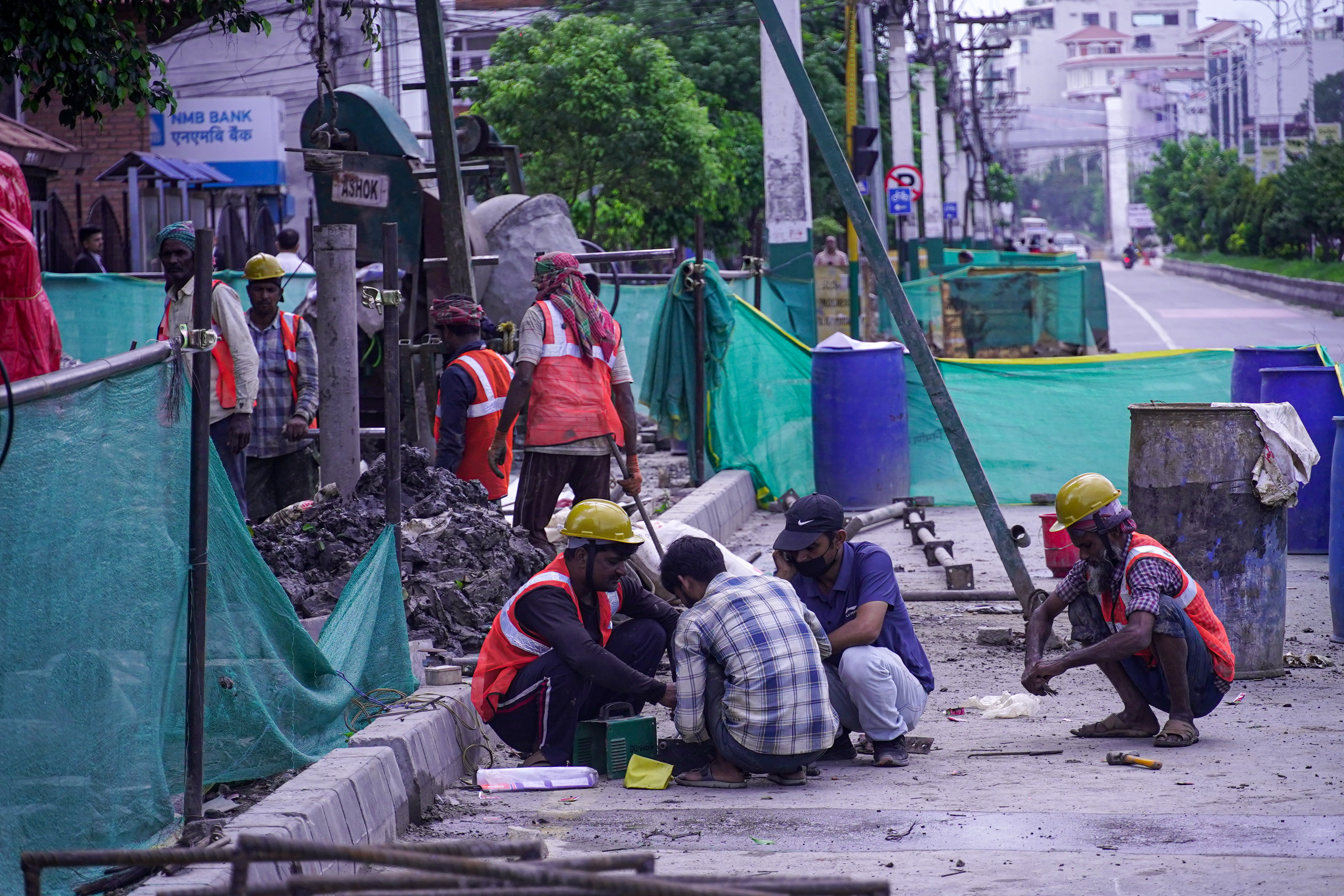बबरमहलमा आकाशे पुल निर्माण कार्य धमाधम (तस्विरहरु)