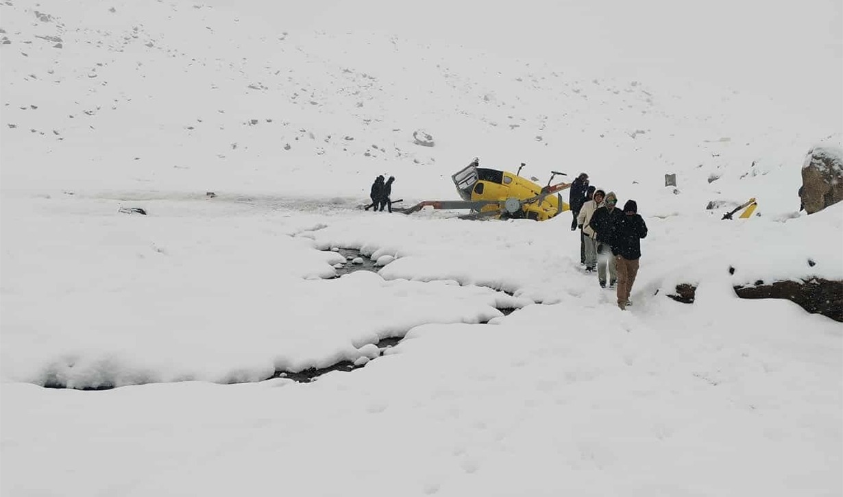 हेलिकप्टर दुर्घटनामा सकुशल रहेका पाइलट खड्कालाई काठमाडौं ल्याइँदै