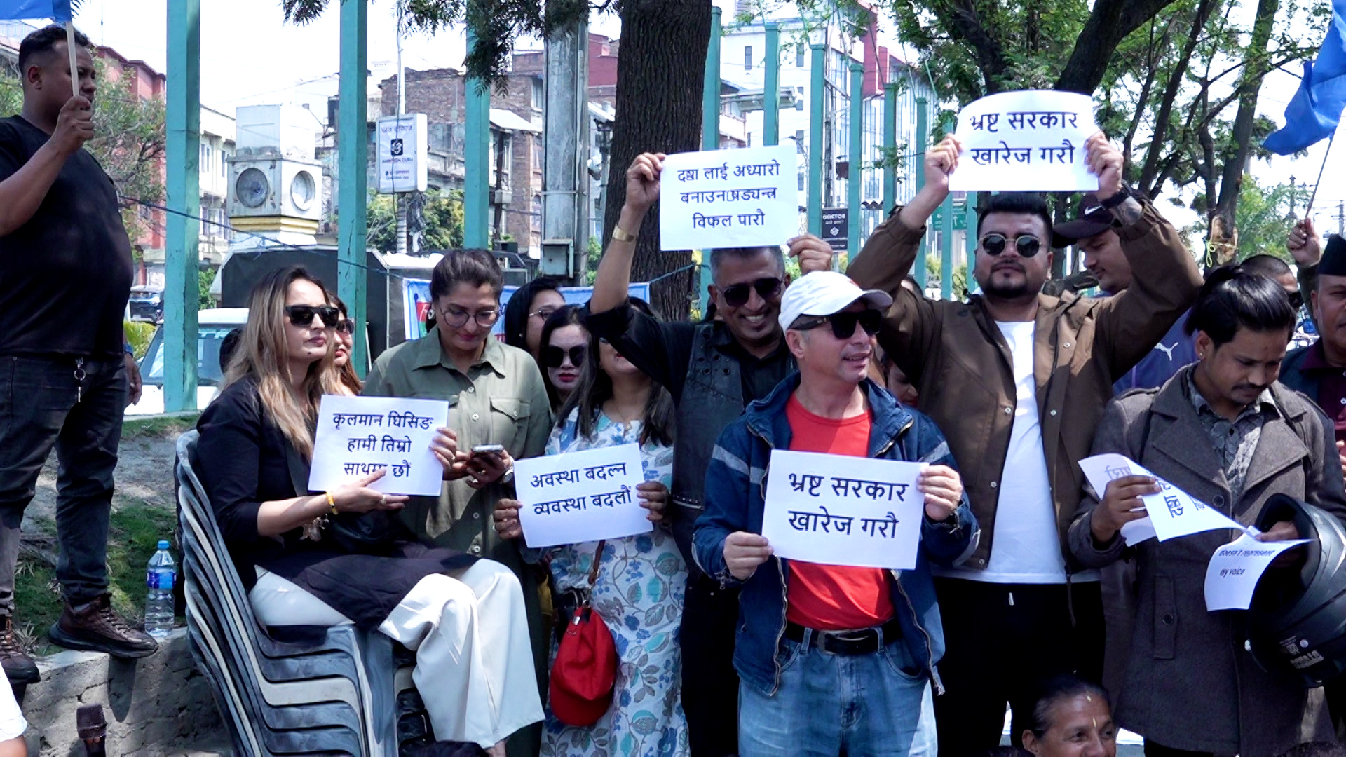 राप्रपाको संयोजित संगठनद्धारा कुलमान घिसिङको समर्थनमा विरोध प्रदर्शन