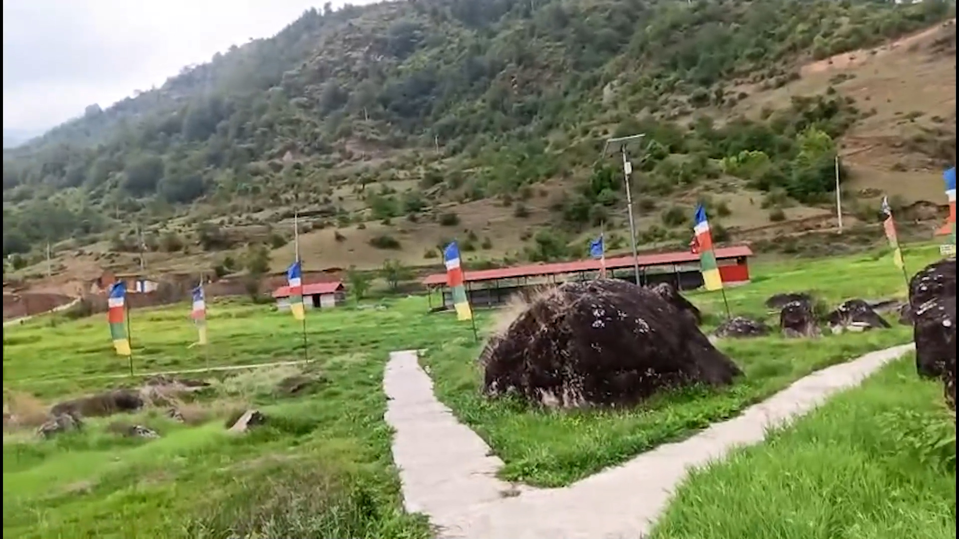 जिरीको स्टोनपार्क पर्यटकको रोजाइमा