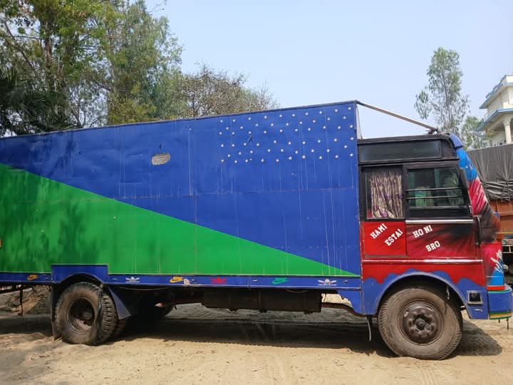 २१ लाख ९२ हजारको सामान सहित ट्रक प्रहरी नियन्त्रणमा
