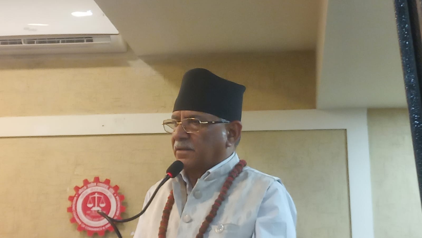 पूर्वराजाको पक्षमा हुने प्रदर्शनलाई प्रचण्डले दिए अपराधको संज्ञा