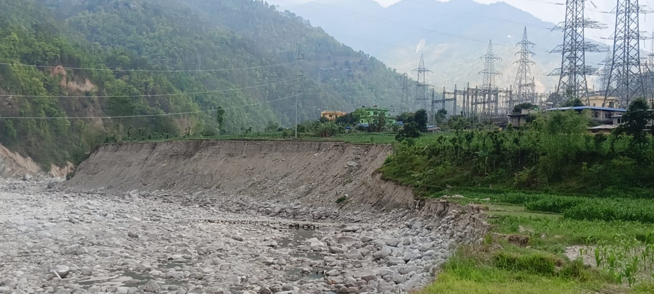 तामाकोसी कटानले देवीटार बजार जोखिममा