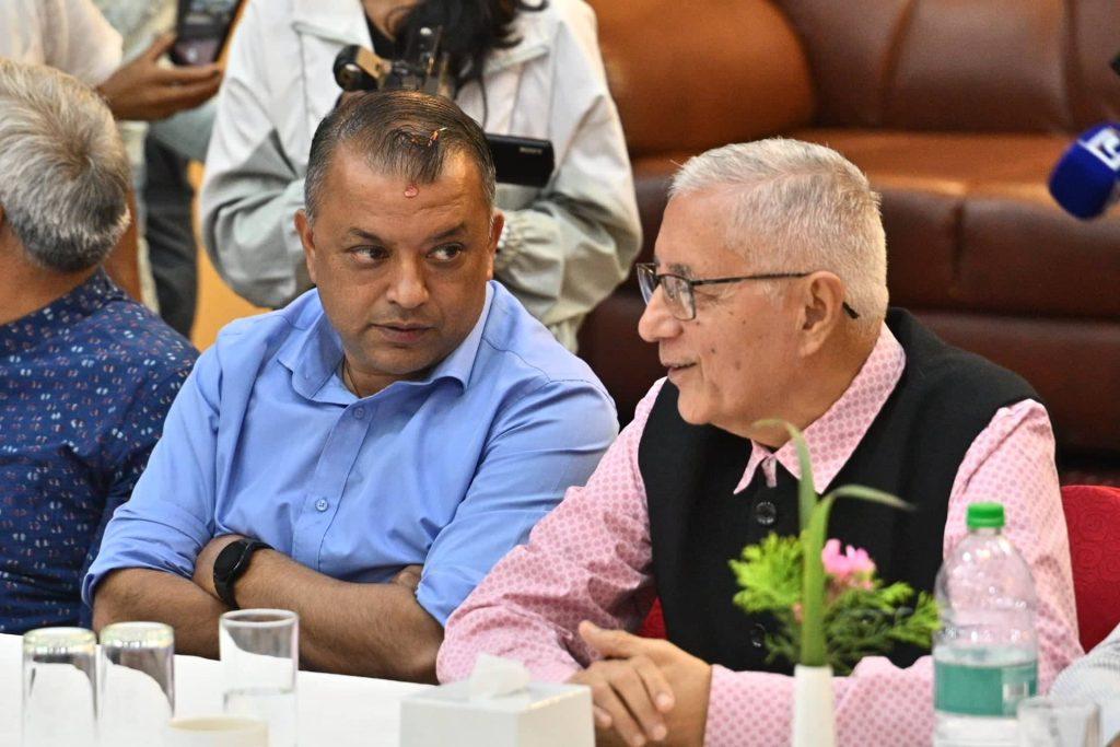 कांग्रेसभित्रको असली लडाइँ: नेतृत्वको कि नेतृत्व रोक्नेहरूको?