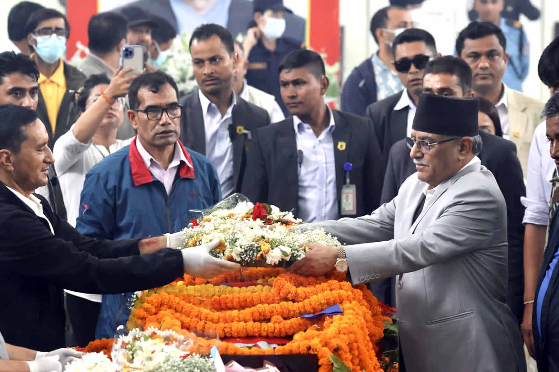 नेम्वाङप्रति श्रद्धाञ्जलि अर्पण गर्न शीर्ष नेताहरु च्यासल पुगे