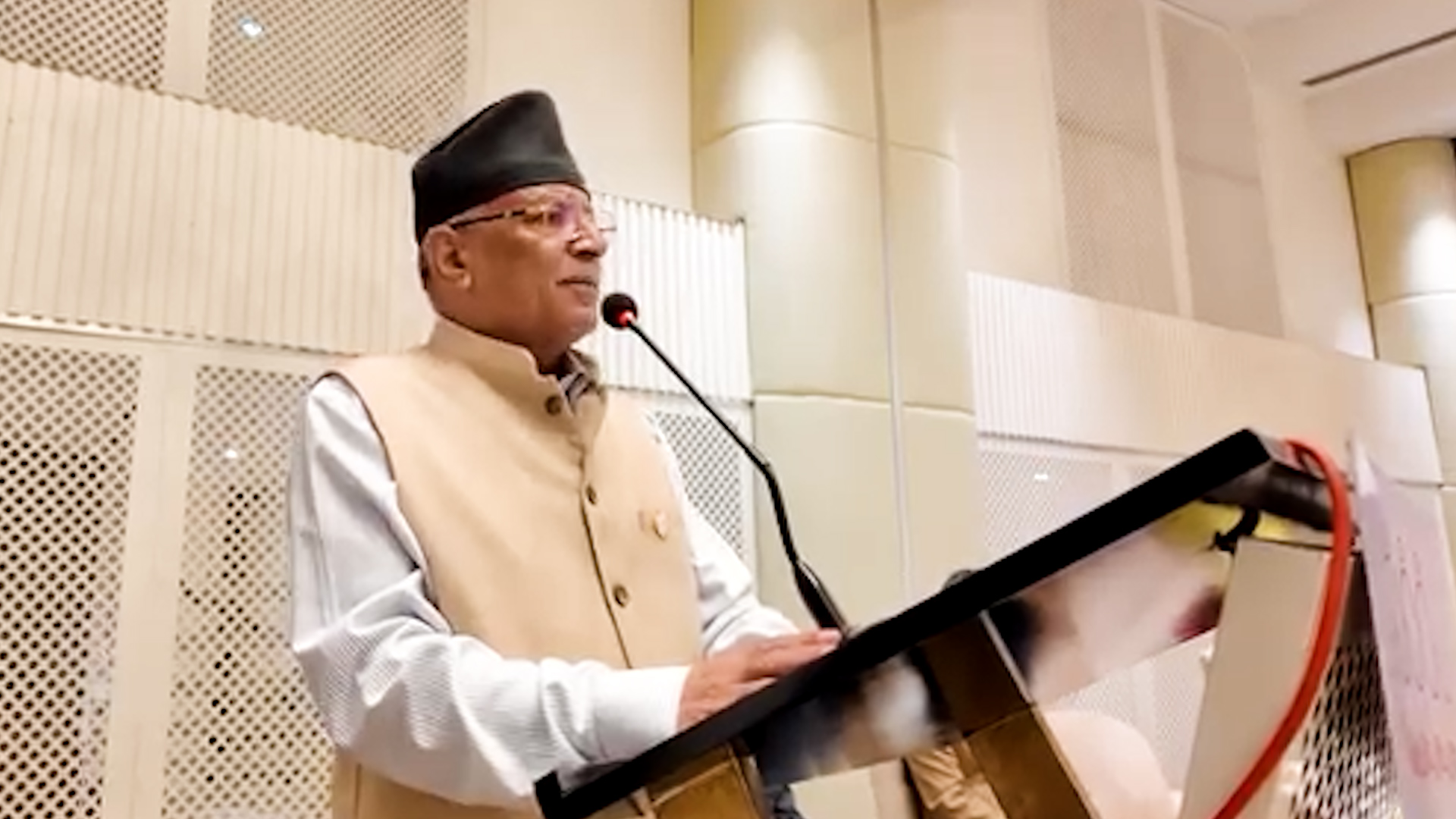 श्रमिक र उत्पीडित वर्गको जीवन व्यवहारमा परिवर्तन जरुरी : प्रचण्ड