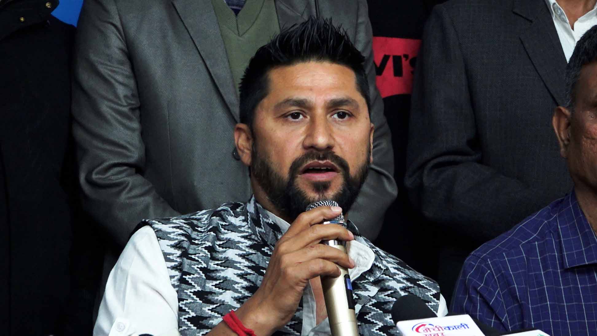 उम्मेदवार सार्वजनिक गर्न रवि लामिछाने इलाम जाने