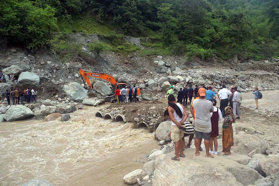 पानीको बहाव थेग्न नसकेपछि ‘डाइभर्सन’ अधुरै