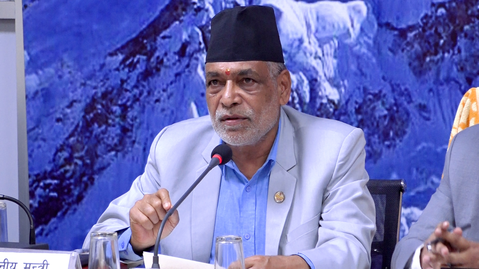 मलको अभाव छैन तर पर्याप्त उपलब्ध गराउन सकिदैन् : मन्त्री अधिकारी