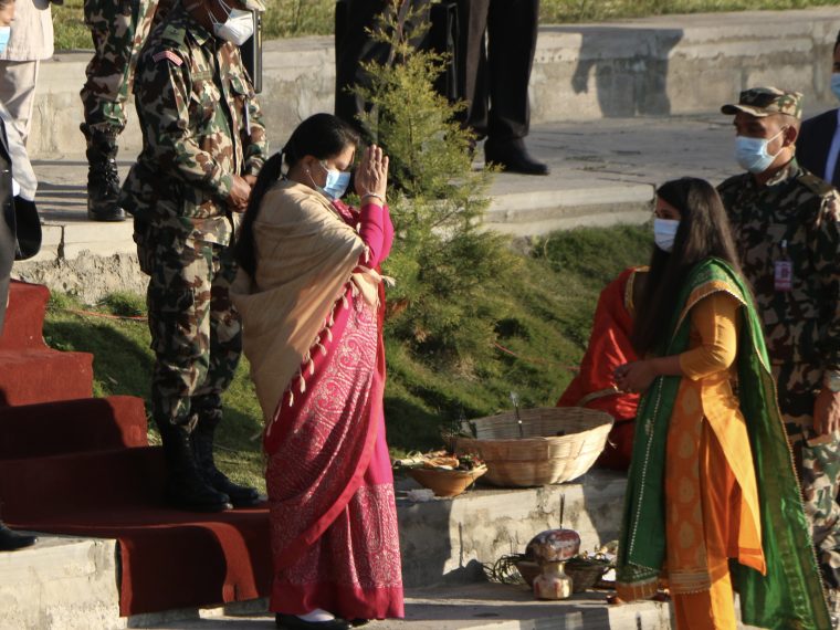 राष्ट्रपतिद्वारा कमलपोखरीमा छठ पूजा