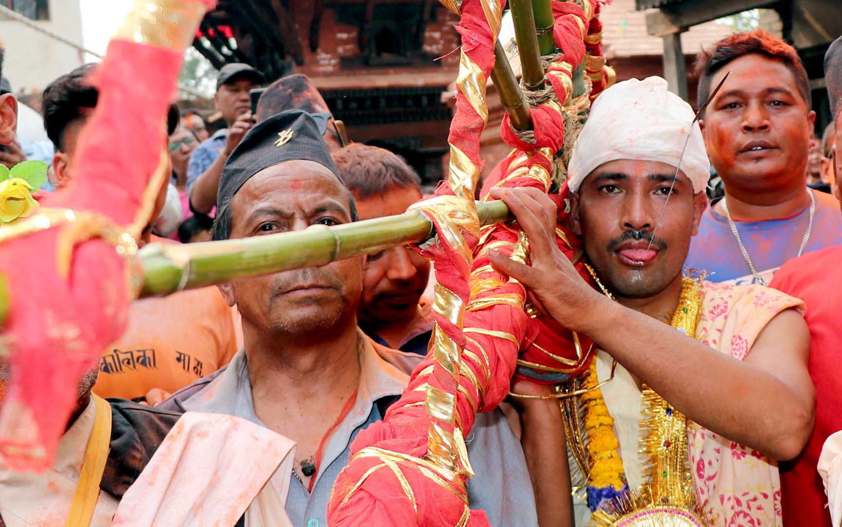 पहिलो पटक जिब्रो छेडी महाद्वीप बोकेर टोलटोल घुमे सुजन