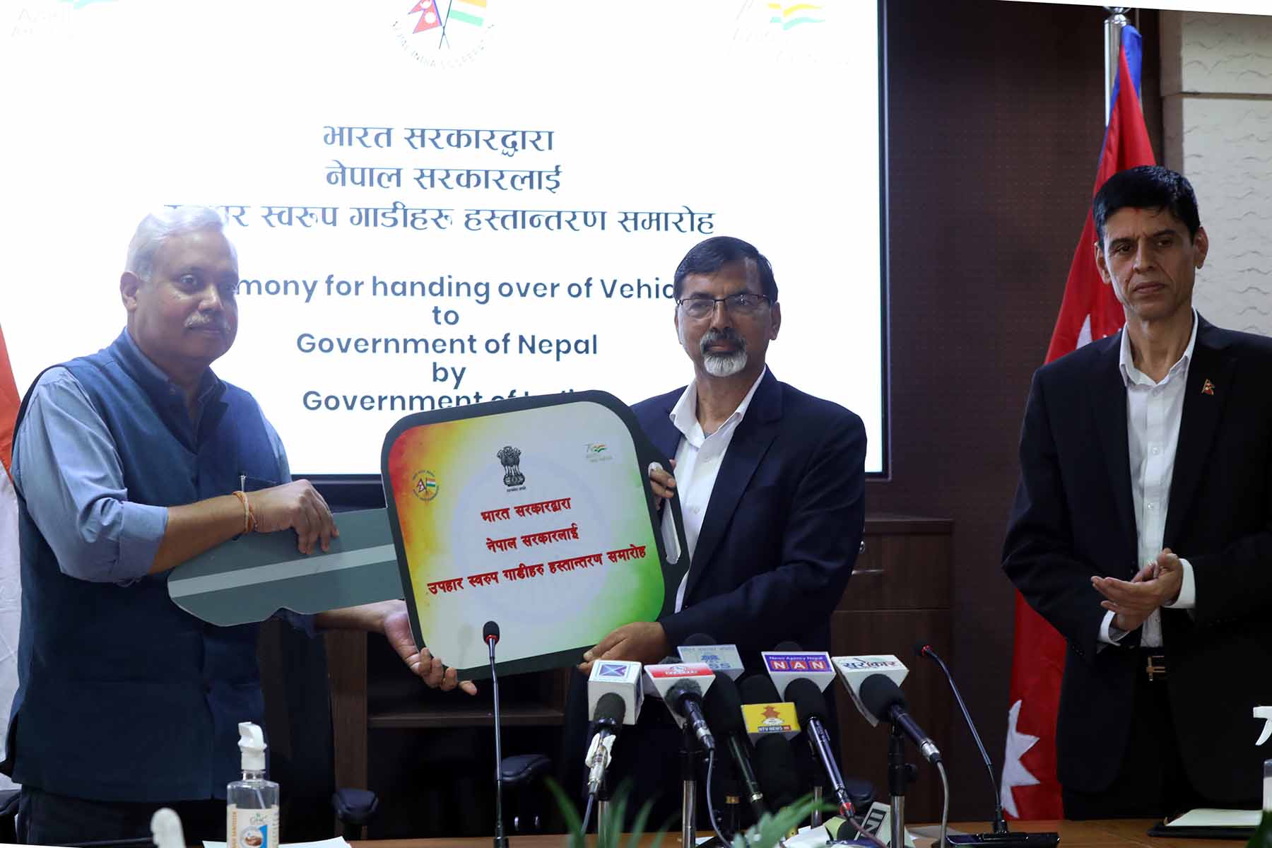 निर्वाचनका लागि भारतद्वारा २०० सवारीसाधन उपहार
