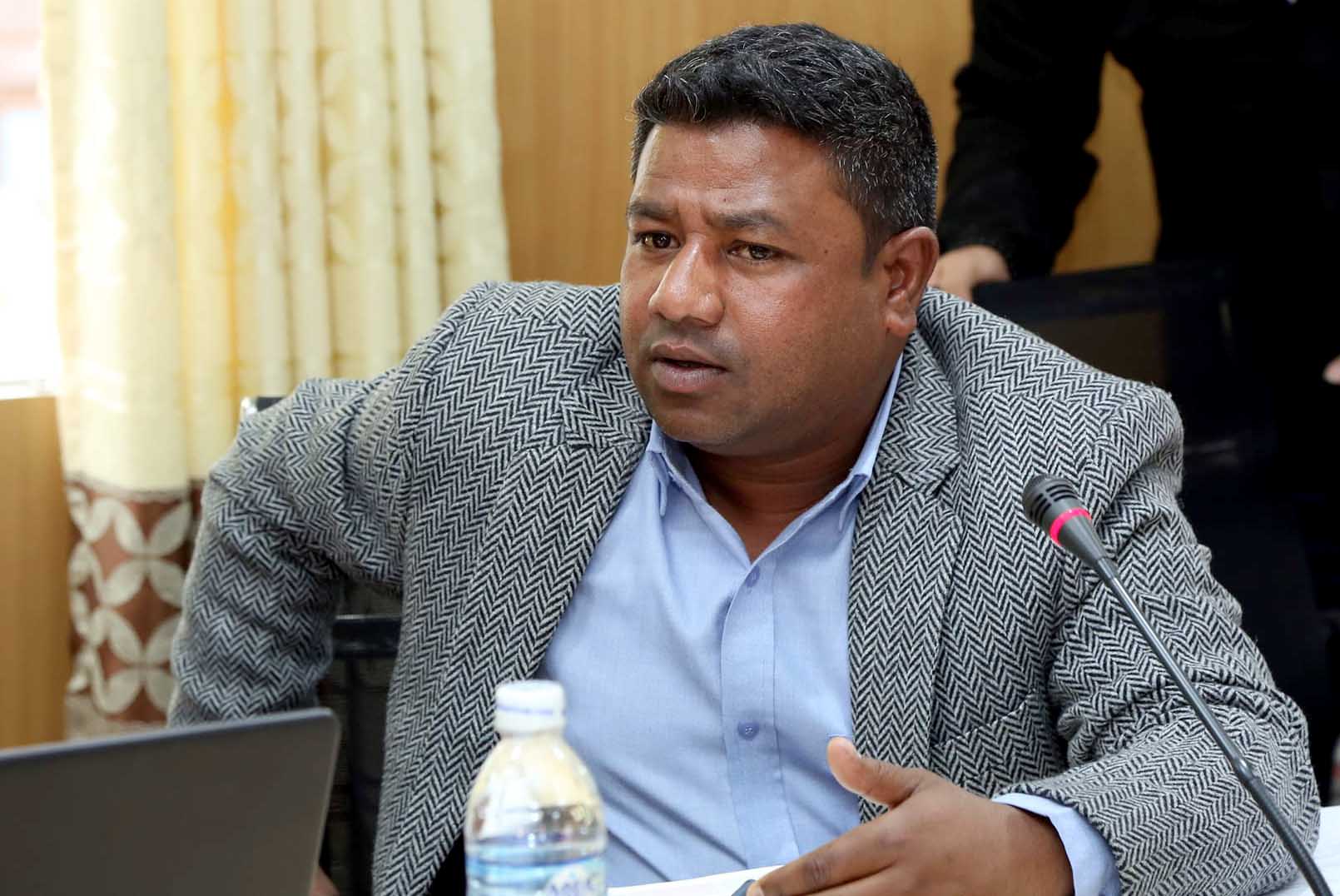 राजनीतिक दलद्वारा सांसदको भूमिका ‘प्यारालाइज’ भइरहेको छ : सांसद सन्तोष परियार