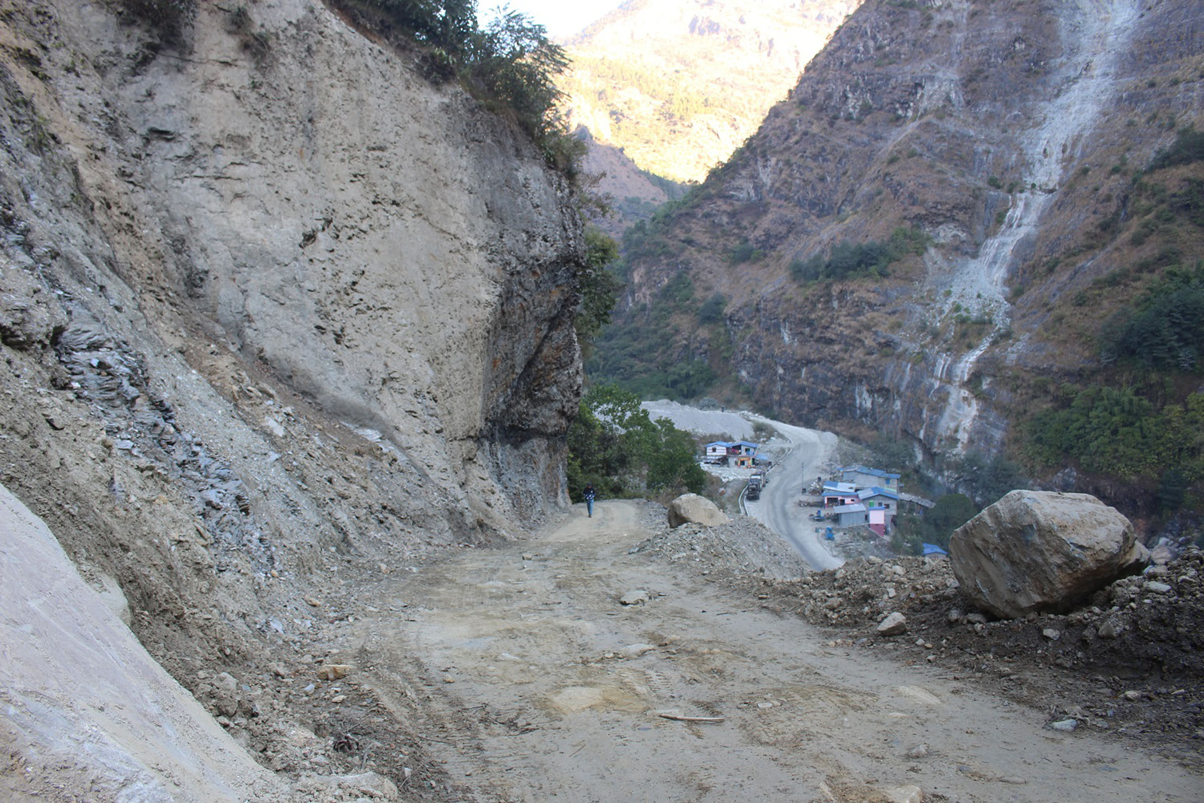 सडक निर्माणपछि एक घण्टाको यात्रा २० मिनेटमा