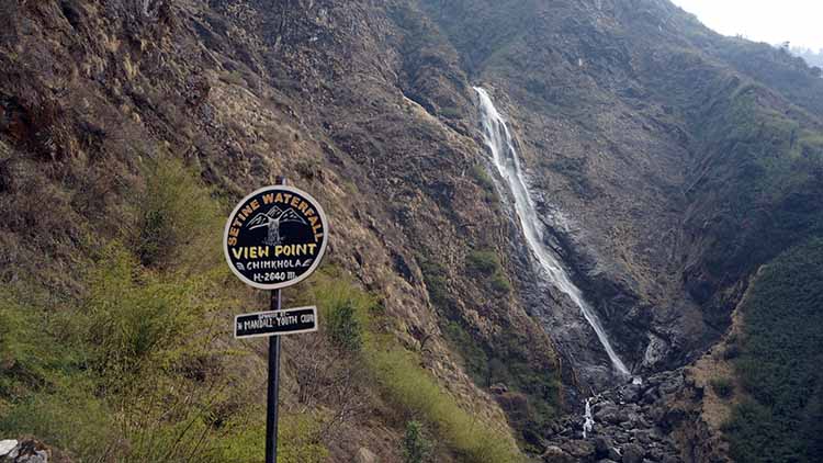 पर्यटक र पूर्वाधारको पर्खाइमा सेतिनी झरना