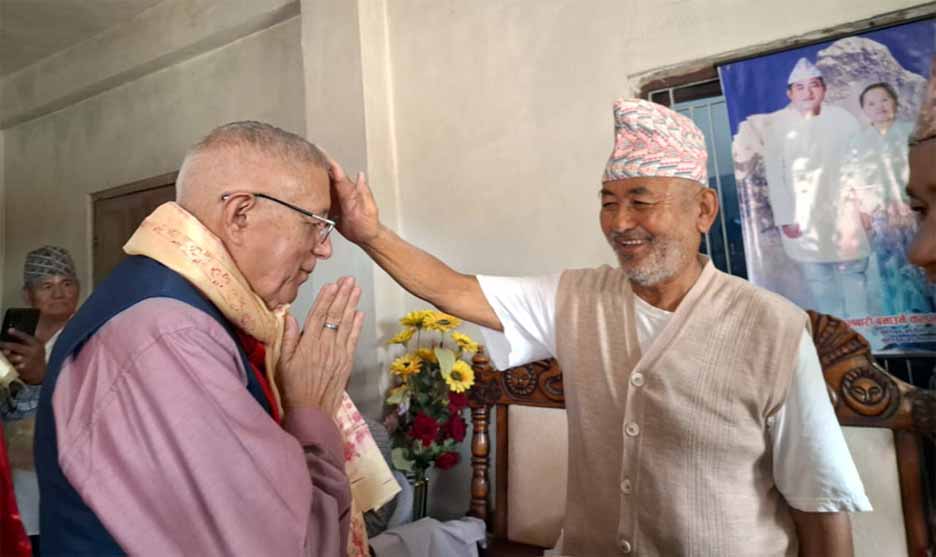 डा.कोइरालासँग किरात धर्म गुरुले भने: गिरिजाप्रसादपछि देशले अभिभावक पाएन