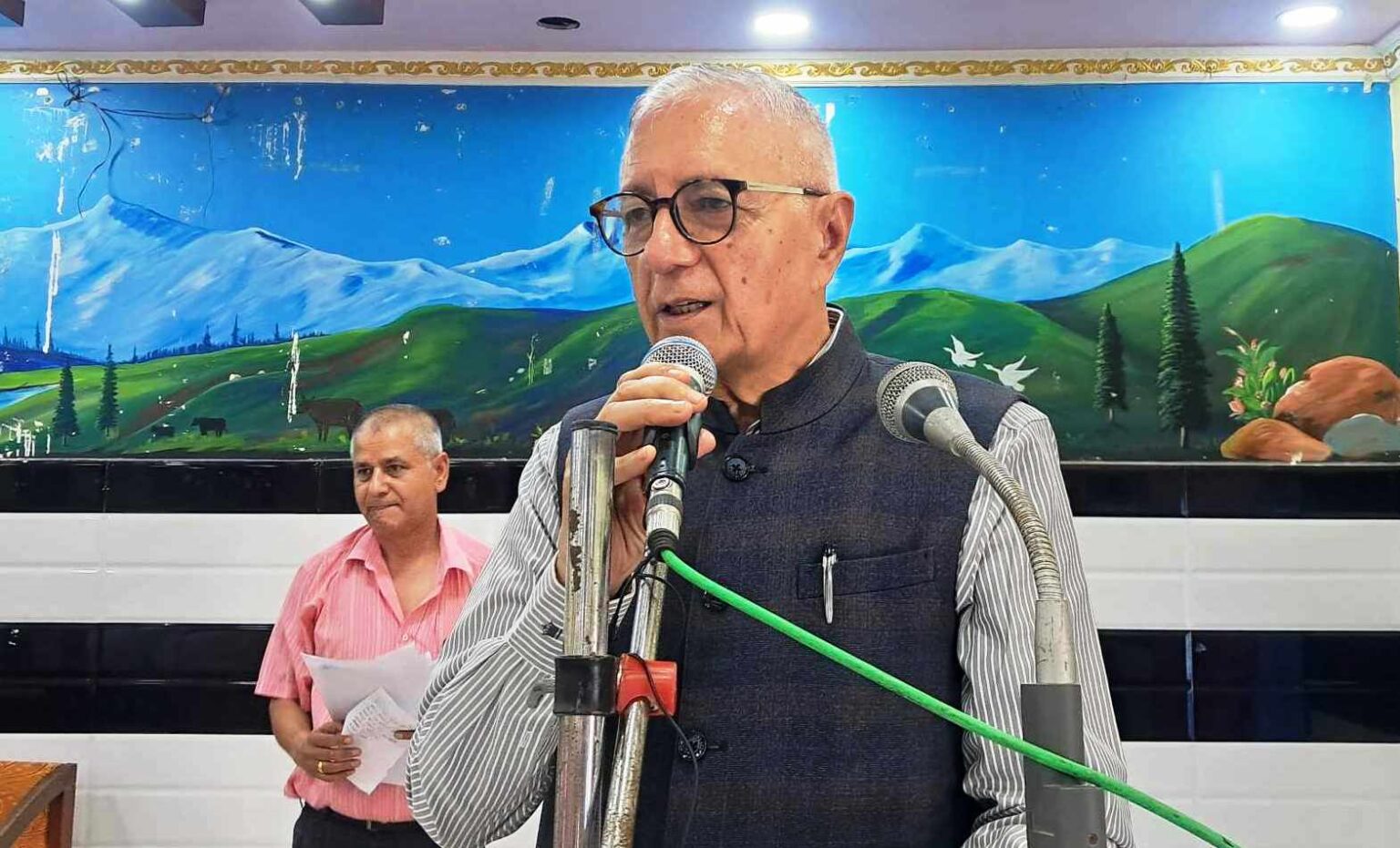 कांग्रेस बैठकमा आफ्नोबारेमा छलफल भएपछि कोइराला चकित