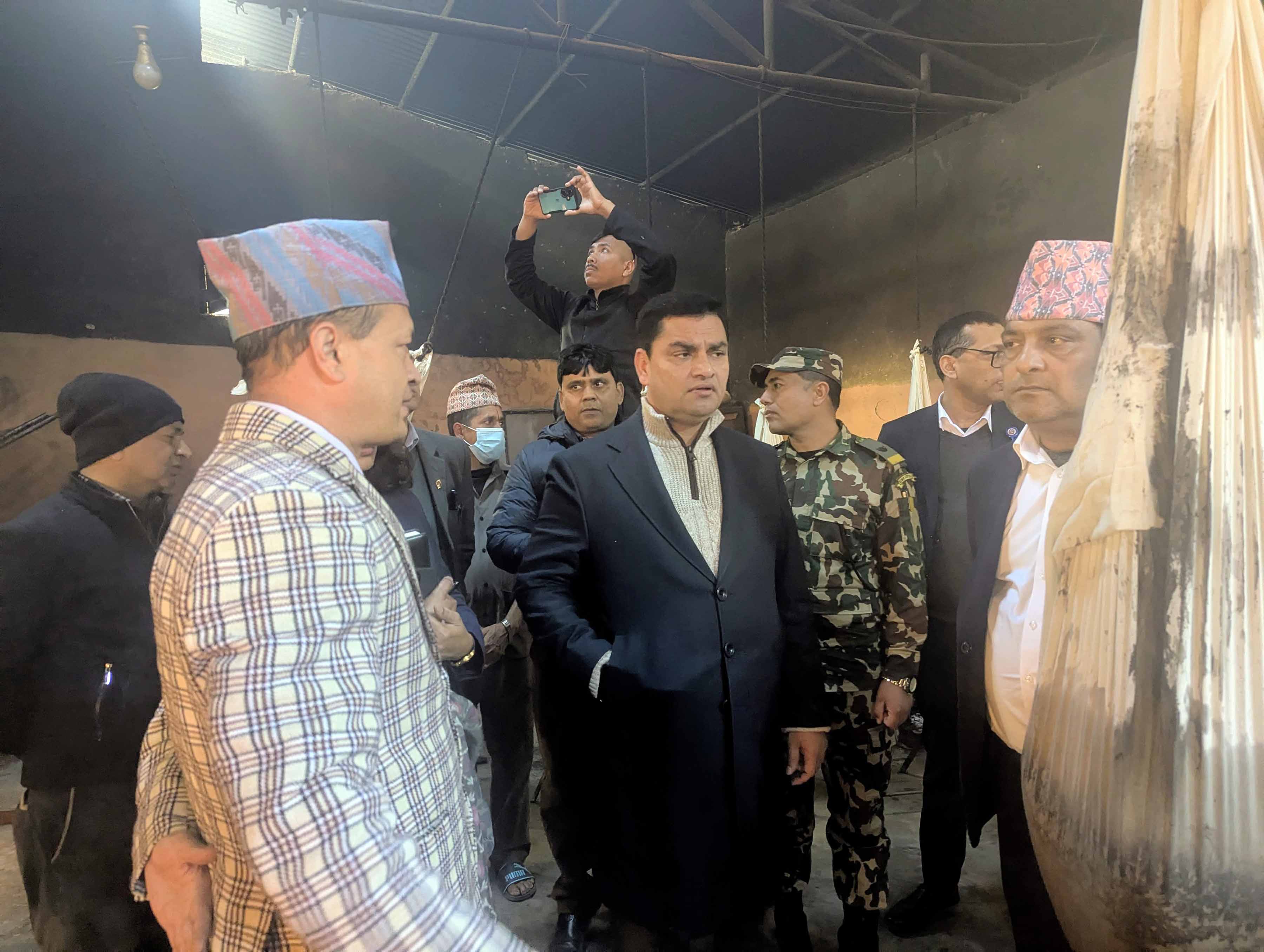 वैद्यखानामा स्वास्थ्यमन्त्री: ‘तलवका लागि पैसा दिन सक्दैनौं’