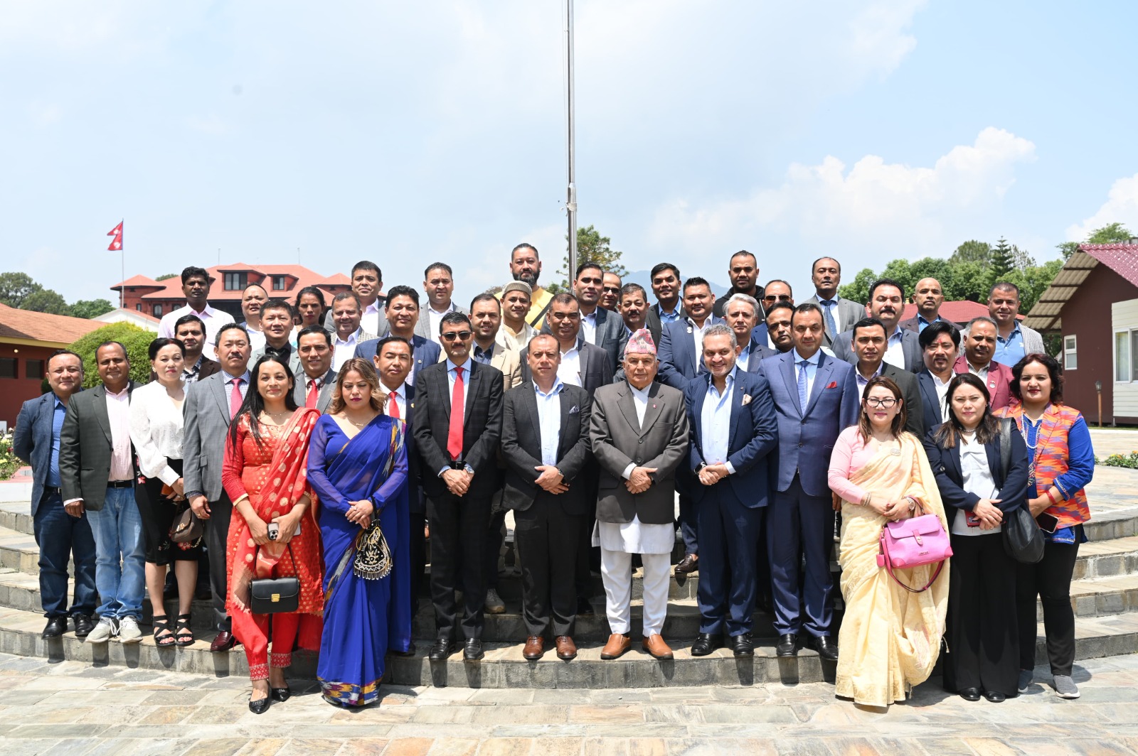 एनआरएनएको निर्वाचित समितिले भेट्यो राष्ट्रपति र सभापति देउवालाई