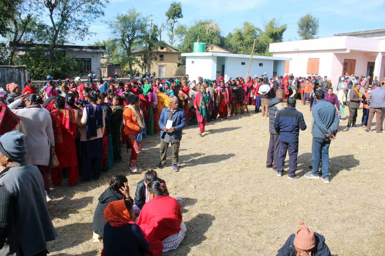 सांसद सुनिल शर्माले गरेको स्वास्थ्य शिविरमा बिरामीको घुईंचो