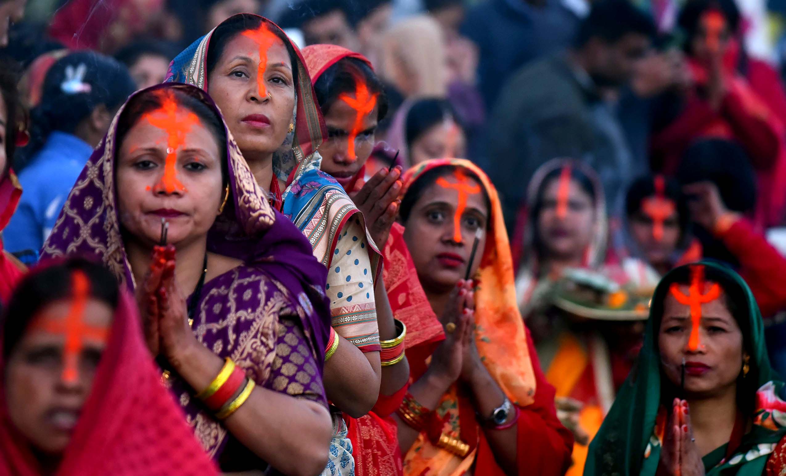 उदाउँदो सूर्यलाई अघ्र्य दिंदै छठ पर्व समापन (हेरौं तस्विरहरु)