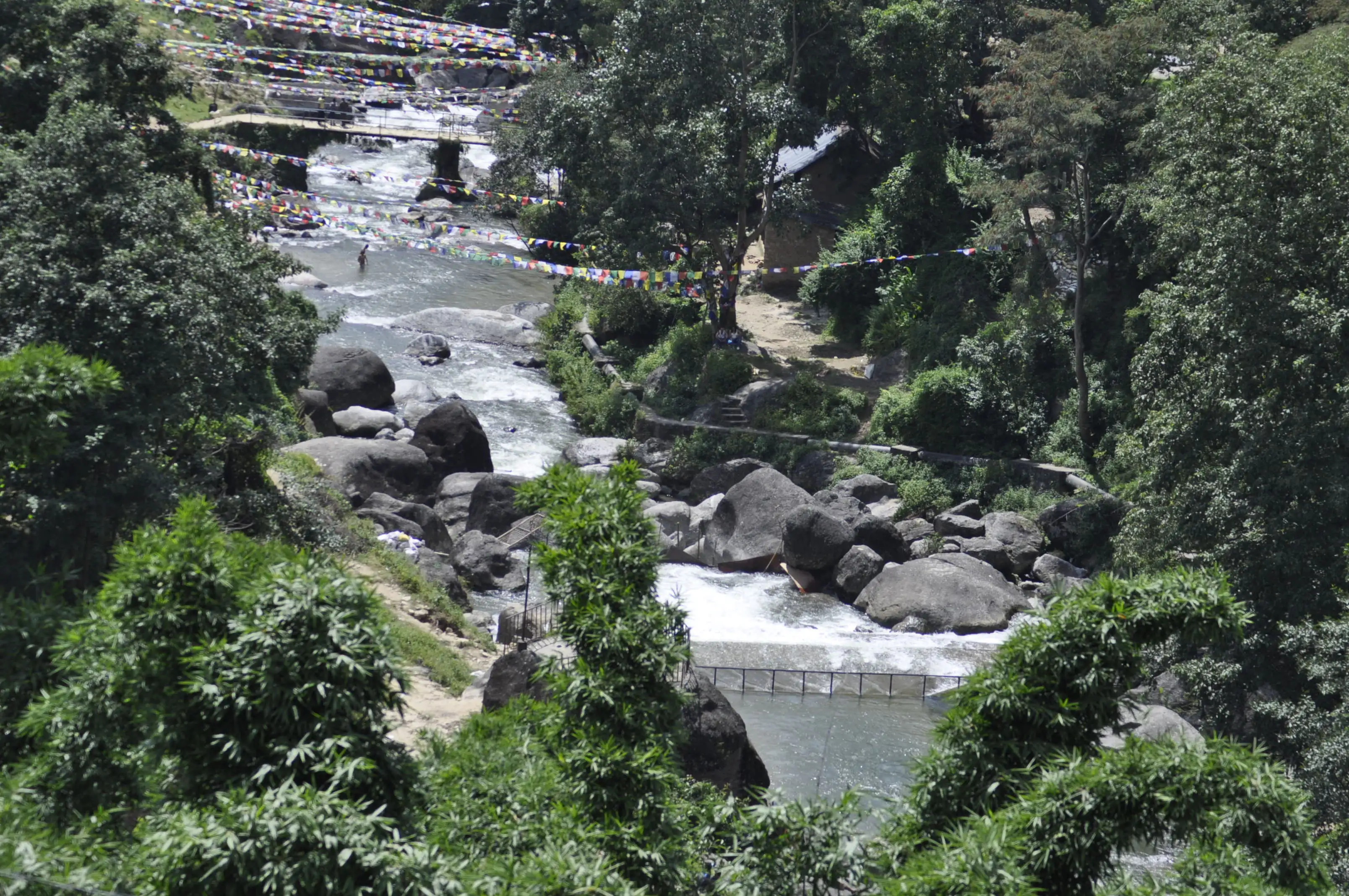 नयाँ वर्षको उल्लास: वाग्द्वार र सपनतीर्थमा स्नान गर्नेको भीड