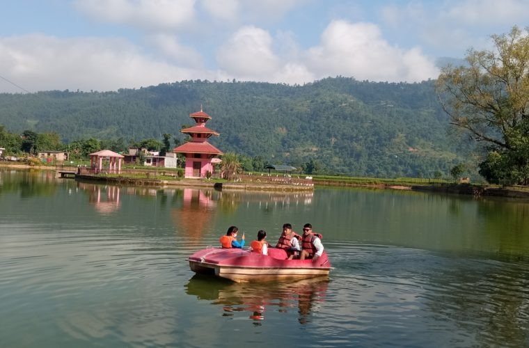 पर्यटक तान्दै रामपुरको ‘तालपोखरा’