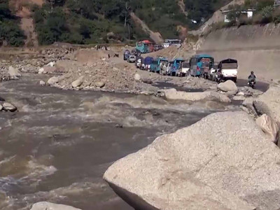 विपी राजमार्गः छोटो दूरीका कारण ५ घण्टाको जाम बसेरै यात्रा गर्न बाध्य