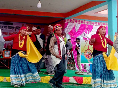 पाकापुस्ताकै भरमा ‘मारुनी नाच’