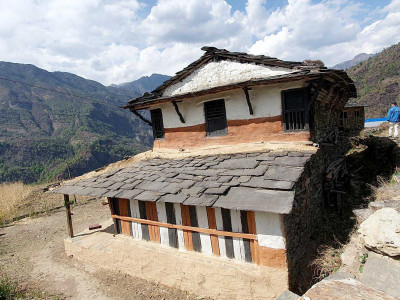 बसाइँसराइले गाउँका आकर्षक घर रित्ता