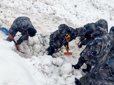 दार्चुलामा हिमपहिरो : भारतीय सडक प्रयोग गरी शव खलङ्गा ल्याइँदै, दुई अझै बेपत्ता