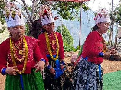 लोप हुँदै घाटु नाच