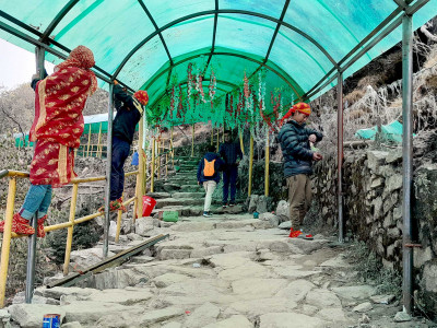पाथीभरा जाने पदमार्गमा 'फाइबर'को छहारी