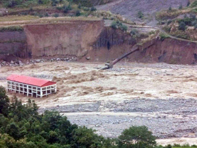 जलविद्युत् आयोजनामा बाढीको कहर, ११०० सय मेगावाट विद्युत् प्रणाली बाहिर