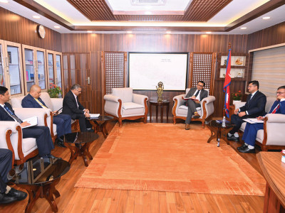राष्ट्र बैंकका कार्यकारी निर्देशकसँग अर्थमन्त्रीको प्रत्यक्ष संवाद : समन्वयको अभ्यास कि स्वायत्ततामाथि हस्तक्षेप ?