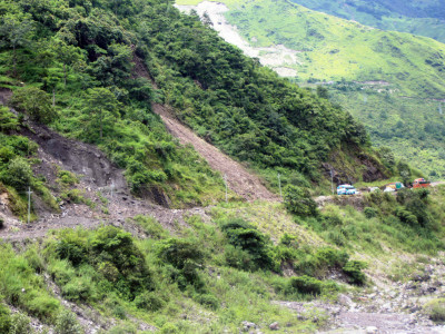 बेनी–जोमसोम सडक खण्डमा वैकल्पिक मार्गको माग