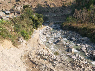 दुर्गम गाउँका बासिन्दालाई पुलकै चिन्ता