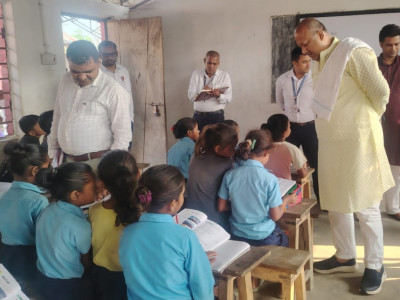 अस्पतालपछि विद्यालयहरुको अनुगमन गर्दै मुख्यमन्त्री सिंह