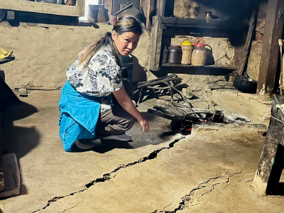 जमिन भासिँदै गएपछि खानीगाउँ पहिरोको जोखिममा