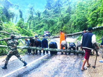 कोशीका ४ जिल्लाको सडक अवरुद्ध, यातायात ठप्प