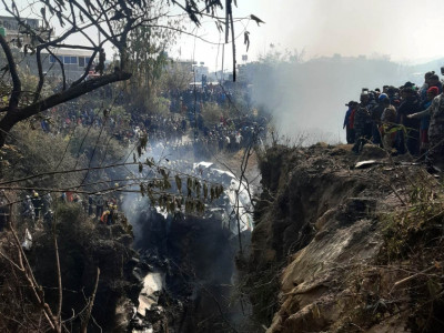 यति एयर दुर्घटना:  जहाजका यात्रुको उद्धार गरिँदै (तस्बिरहरु)