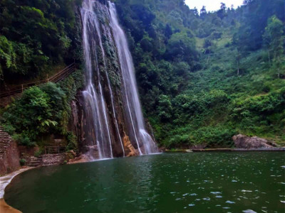 पर्यटकको आकर्षण बन्दै गाईघाट झरना