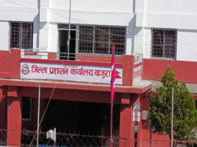 प्रशासन बाजुराको आग्रहपछि घरेलु २६ थान हातहतियार बुझाइए