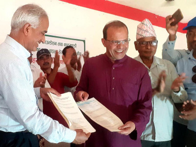 पूर्वमन्त्री डा  मिनेन्द्र रिजालद्वारा बाल अस्पताललाई रु ५० लाख सहयोग
